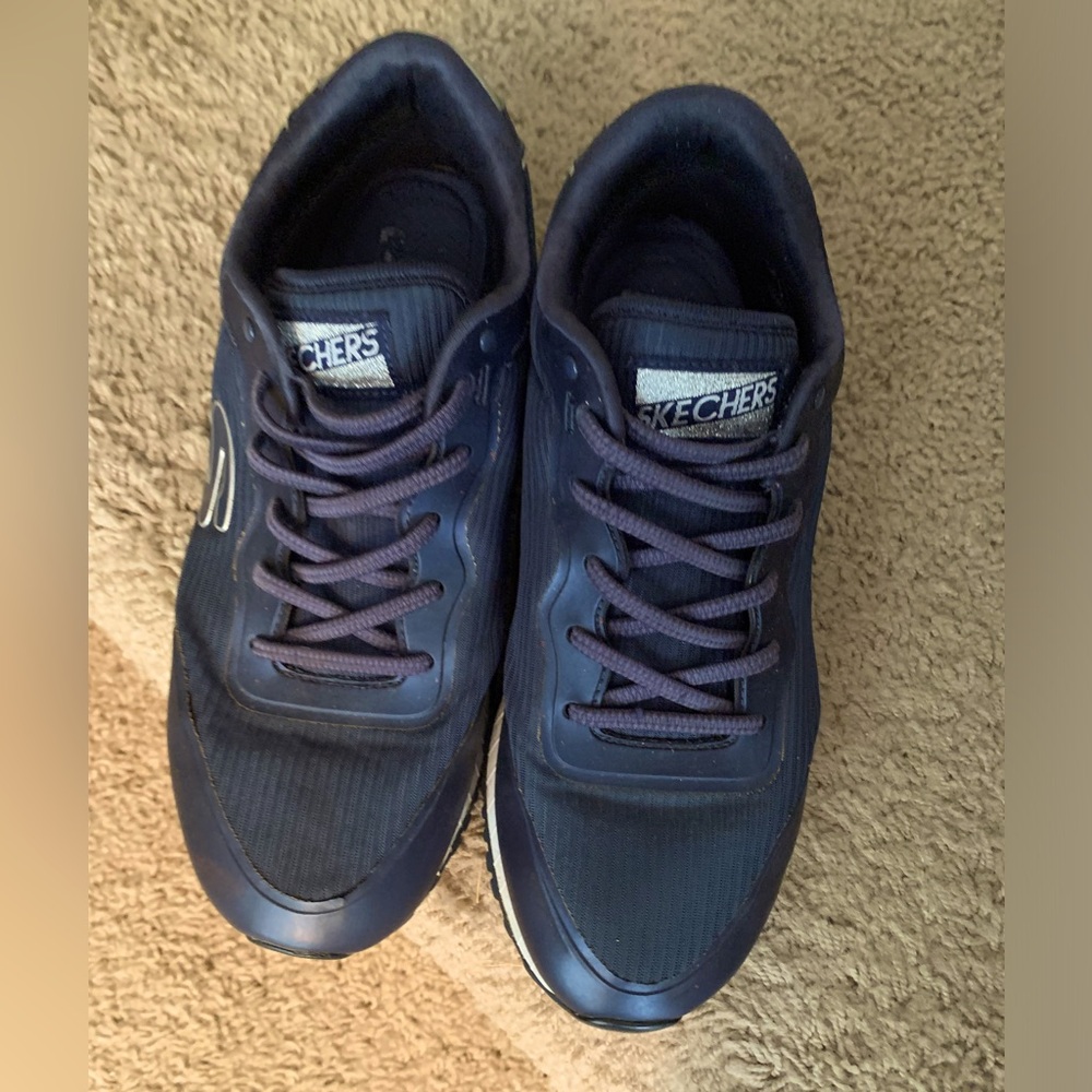 Skechers Men’s Walking Sneaker; size 9.5